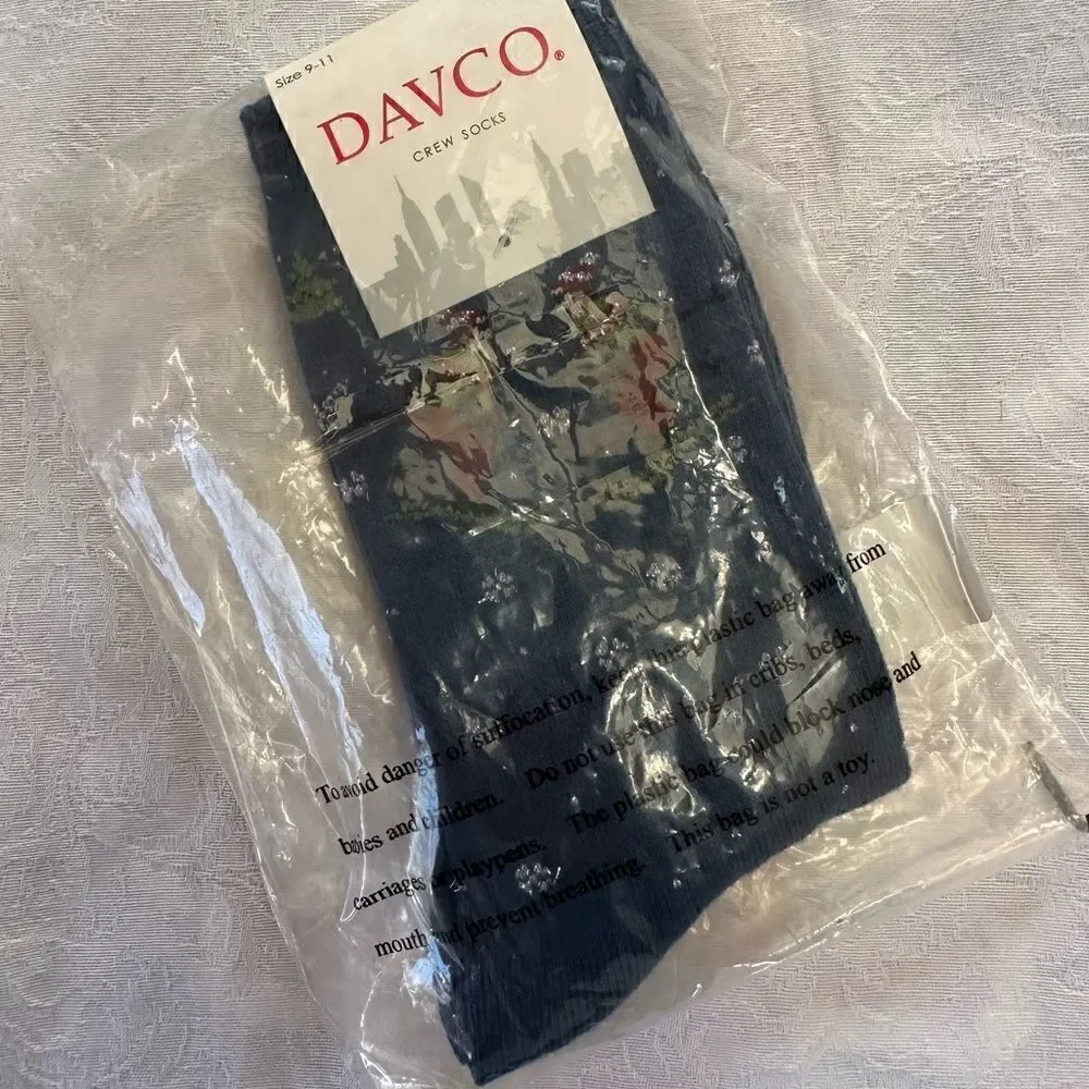 Davco Womens Holiday Christmas Sox 9-11 Snowflakes Skiing